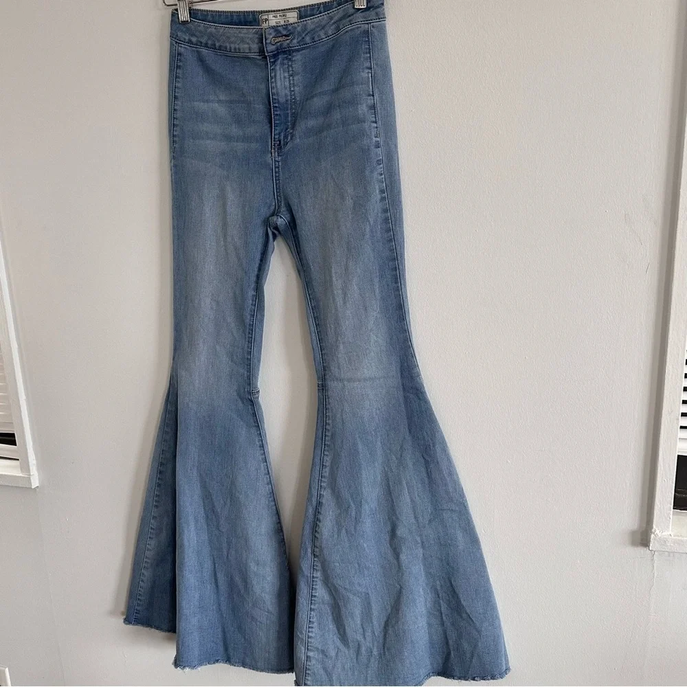 Free People just float on flare light wash jeans size 25